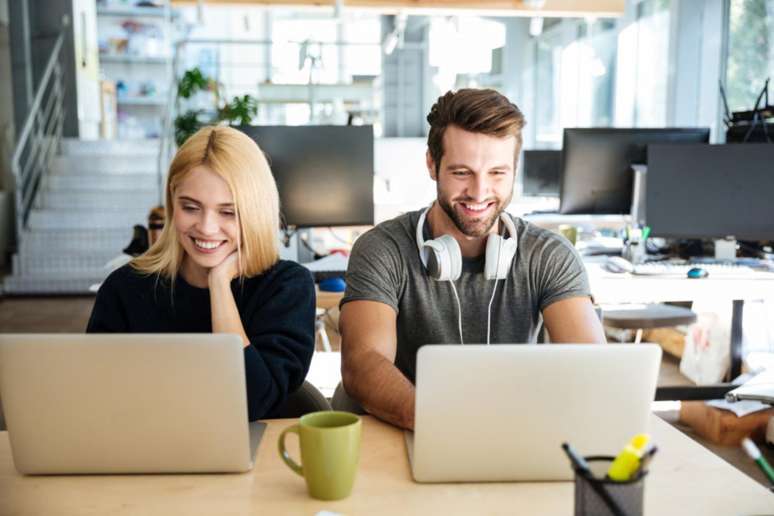 Análisis colaborativo de documentos financieros entre estudiantes del programa